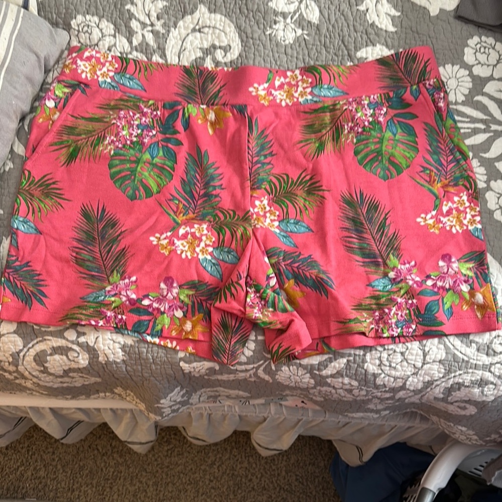 Floral Pink Women's Shorts Belle